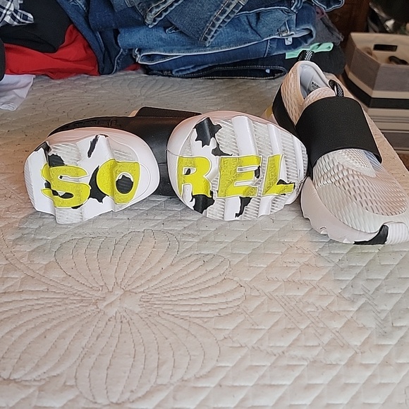 Sorel Sneakers sz 7.5 - Picture 2 of 3
